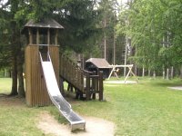 Rutsche und Schaukeln (Hier klicken zum Vergößern) Rutsche und Schaukeln